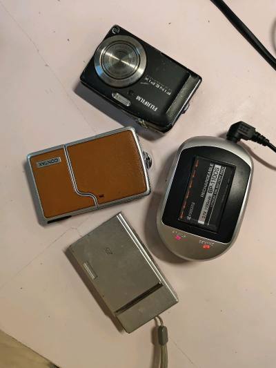 用挖煤姬淘的三个ccd又到啦，最期待康泰时了，买了一个卖家说屏幕不能看的，体验一下开盲盒照片的感觉吧！这次物流选的是海淘二十多天就到了很快哦，另外两个也不错滴和卖家描述一致，这让我更加放心大胆的使用这个平台了！！