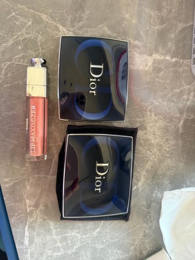 超级美，比实图还要好看，而且卖家还送了小礼物 挖煤姬的包装让人很安心，基本都是包的严严实实的 也可以选择保留原始包装，包的都非常好 这次体验满分



