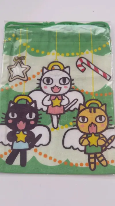 在煤炉淘到的阿朗基商品非常喜欢～包装仔细，物流顺畅，包包和坏东西的周边都超可爱，和图片一模一样。下次还会来挖宝～谢谢哦