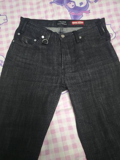 出自同一个设计师不同时期的作品，一件注重用料，图案和基础设计，另外一件则是难得的美产系列，在美式复古上融入日系剪裁，值得拥有～