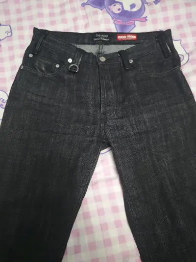 出自同一个设计师不同时期的作品，一件注重用料，图案和基础设计，另外一件则是难得的美产系列，在美式复古上融入日系剪裁，值得拥有～