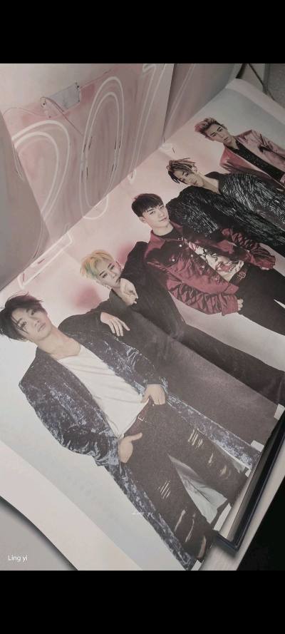 这张专辑音质超棒，曲目编排用心，每一首都直击心灵！包装精美，物流迅速，绝对是值得珍藏的音乐宝藏，听完心情瞬间明亮起来~


