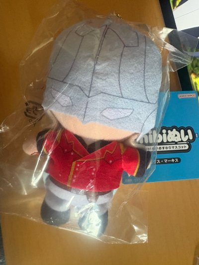 用挖煤姬在骏河屋预定了小件毛绒，顺利到手，还切了a咖麻将，又小又轻很适合使用竹蜻蜓，发货简单便捷还很便宜