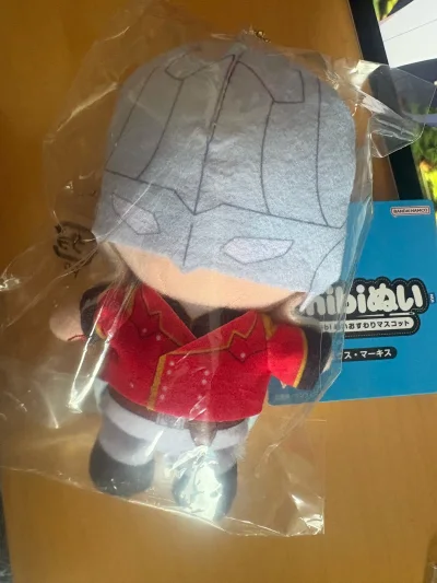 用挖煤姬在骏河屋预定了小件毛绒，顺利到手，还切了a咖麻将，又小又轻很适合使用竹蜻蜓，发货简单便捷还很便宜