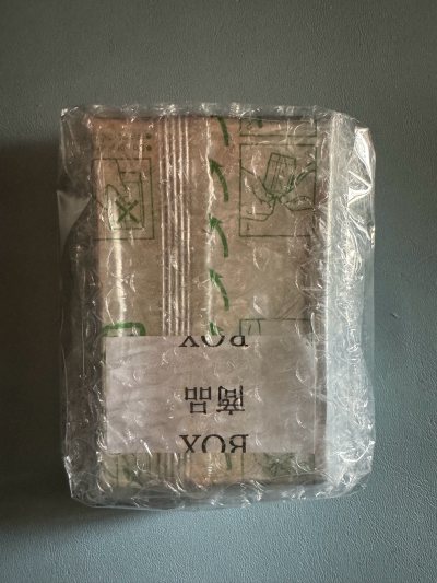 在挖煤姬低价买到了花边相纸 太棒了!虽然不知道能不能成像，但是贴照片也是好的呀 包装也用了泡沫纸 运输很安全呢