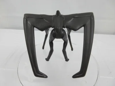 这次入手的万代2014版MUTO软胶太有质感了！出自传奇版《哥斯拉》，黑橙配色极具辨识度，宽大的翼状肢体与多足造型完美还原了怪兽的压迫感，细节刻画细腻，正版吊牌齐全，收藏和把玩都超有氛围感，哥斯拉系列粉丝必入！