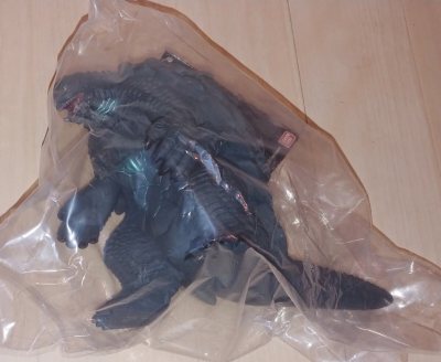 这次入手的《加美拉：重生》全套软胶太惊艳了！包含加美拉本体与多款经典怪兽，每款都完美还原动画里的科幻造型，配色鲜明又充满张力，全新未拆封带正版吊牌，整套收藏氛围感拉满，是特摄迷和加美拉粉丝的必入套装！