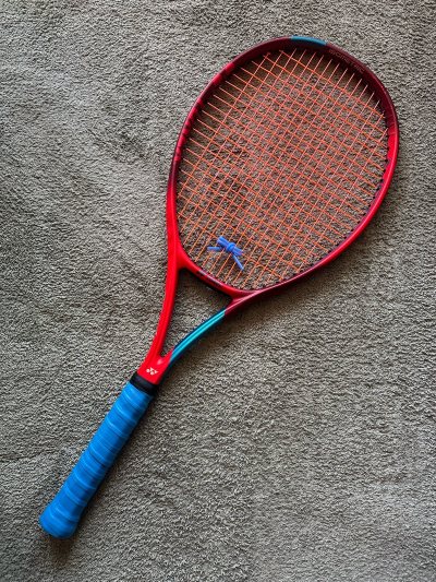 这次买了一个yonex vcore98，成色非常好，仅一丢丢小磕碰，选了竹蜻蜓物流，20多天到手，东西完好，满意。
