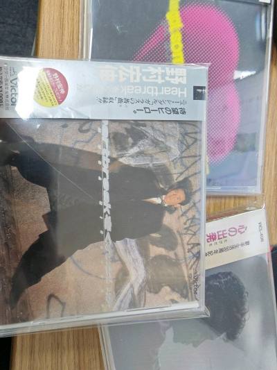 这次都是一些很久之前的CD，见本盘是真的很难得
拍卖拍下来两单，运费是真的便宜
走的竹蜻蜓，不用税，合箱付款两个星期就到手了
下次继续在挖煤姬买CD