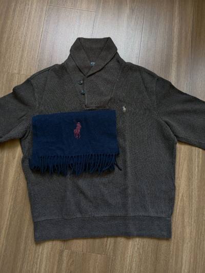 买了一条围巾和一件毛衣，手感好不错，毛衣到手很新而且有香香的味道价格也合适，非常惊喜呢
围巾也是还价后85折购买的卖家很爽快的就答应了，挖煤姬的服务很好购买速度也很快，物流比上次快了好几天，感谢挖煤姬