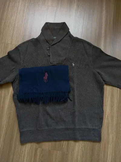 买了一条围巾和一件毛衣，手感好不错，毛衣到手很新而且有香香的味道价格也合适，非常惊喜呢
围巾也是还价后85折购买的卖家很爽快的就答应了，挖煤姬的服务很好购买速度也很快，物流比上次快了好几天，感谢挖煤姬