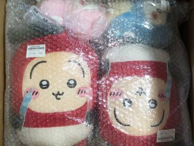 买了一些大玩偶，因为是下单秒切所以不用担心被别人抢先，安心吃到了好价!物流走的海运，还挺快的，用时18天左右。今天收到后开箱发现物品摆放整齐，外围裹了泡沫纸防震，每一个物品都完好无损(▽｀)。购物体验感非常好!有什么问题客服也能帮忙积极解决。