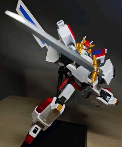 这款勇者凯撒太帅气了，我特别的喜欢，造型特别的炫酷，而且配件也非常的多平台发货也很快，而且包裹得也非常好，箱子非常的厚