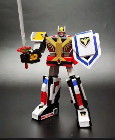 食玩部新出的力作，特别的帅气，把玩起来特别的有意思，和我之前买过的其他机器人放在一起果然特别帅感谢平台 发货特别快


