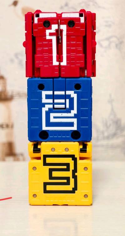 虽然只拼了一半，但其中的3个机器人已经让我非常的喜欢了，而且平台打包得特别的好，泡沫纸给得很多，发货也特别的快


