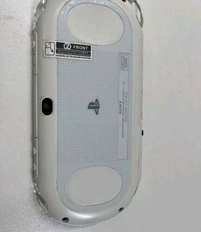 这款游戏机我终于拿到手了，回到家之后就安装了游戏，贴了贴膜，简直是太好玩了。平台发货很快，价格也很合适，而且包装得很好，顺利地到了我手上


