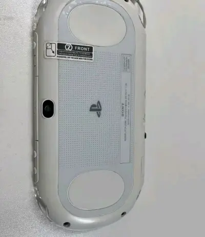 这款游戏机我终于拿到手了，回到家之后就安装了游戏，贴了贴膜，简直是太好玩了。平台发货很快，价格也很合适，而且包装得很好，顺利地到了我手上


