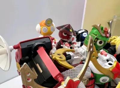 这款玩具特别的帅气，又能合体，又能分体，还有小人。而且发货特别快，包裹得非常好，非常好，特别是价格也特别便宜。谢谢你啊