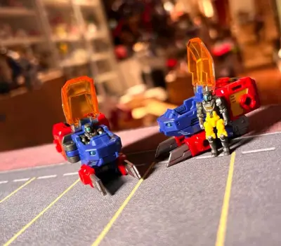 又好看又帅气 还能分体为三台载具，简直是帅到爆表，而且最重要的是平台的价格特别合适，发货也特别的快，太喜欢了


