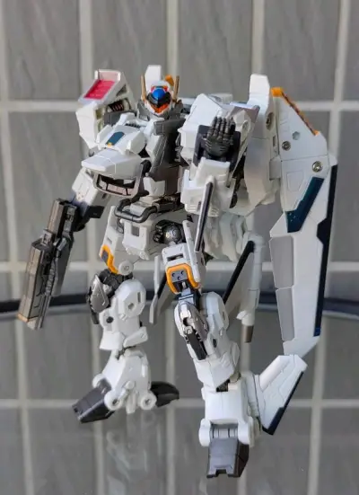 这款飞特别的而且放驾驶员，特别的帅气，还能变形，平台发货的也常的快，包非常的好，非常感谢(｡•̀д•́)✧