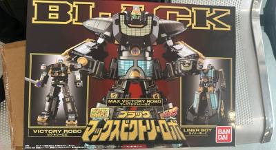 这款黑金机器人终于到手了，全新未拼装的这款机器人国内已经几乎找不到了，终于是在这个平台上面找到了这款机器人，我非常的开心，而且发货非常的快