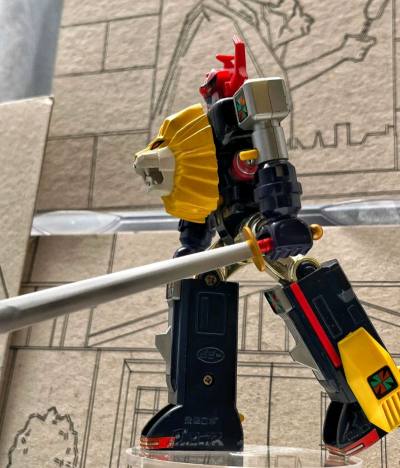 终于是拿到手了，特别中古的一款玩具，特别有90年代的日系风格，我非常喜欢这款玩具，平台发货也很快，价格也很合适