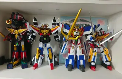 终于是把勇者王集齐了，这款勇者王我蹲了很久，终于蹲到一个比较好的价格。拼完后放在一起特别的壮观，特别的帅气，特别有满足感