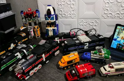 这款列车小子很好玩，整体的造型非常的现代化，而且它的体型非常的大，最重要的是，它能够放下其他同系列的小车，把它作为运输车使用，很有意思