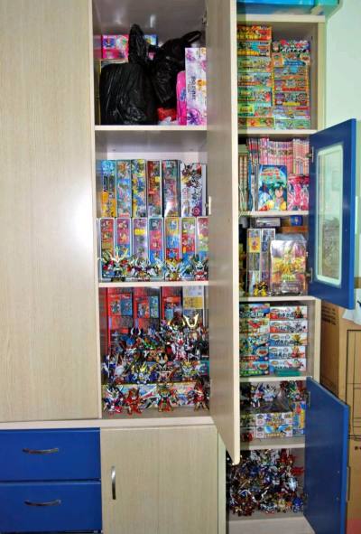 这款BB战士终于是拿到手了，借此机会给大家看看我BB战士的收藏版，满柜子都是这款玩具，10年前就开始玩了到今天也是在慢慢集齐的过程中