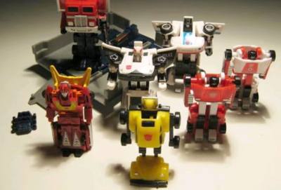 这款微型战队的迷你金刚我终于是拿到手了，有联动也有变形，把它和我其他车型放在一起，简直是妙不可言??