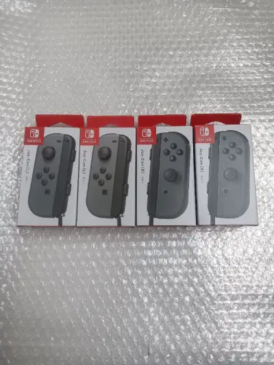 这次买的都是稀少的全新物品。任天堂NS灰色全新带盒手柄以及一个同色手绳，八角尖尖，没有仼何使用痕迹，稀少的绝版物品，估计以后会越来越贵，收藏了。另外，总算买到了淡雅绿色的左手柄，全新无使用痕迹，太赞了。粉色也好看的。爱了爱了。