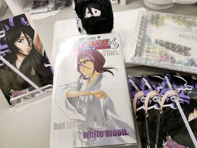 特别萌?书被海关拆开检查，但运回来还是四角尖尖，选了基础加固 包装特别严实，第一次体验满分下次还来挖煤姬