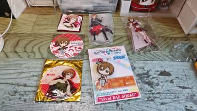 这次的收物尝试了盒单 我以为运费会很贵没想到和之前单买的运费差不多 物品几乎都是全新或没有很大瑕疵！一番赏也是先吃到了 很好价！