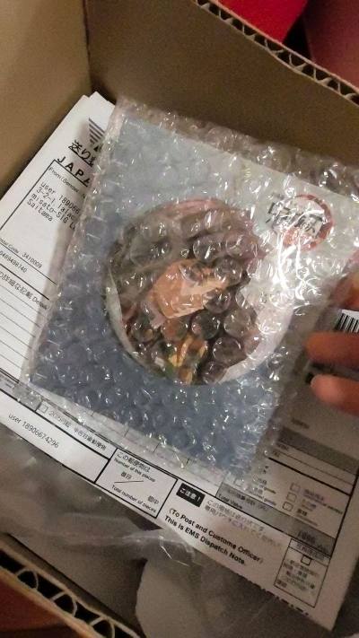 极其貌美且平整❤❤❤感谢老师出物，这个义勇的影院吧唧色调是冷色调，很清冷，配上这个冷美人，实在是美丽！！！希望下次还有机会和老师合作