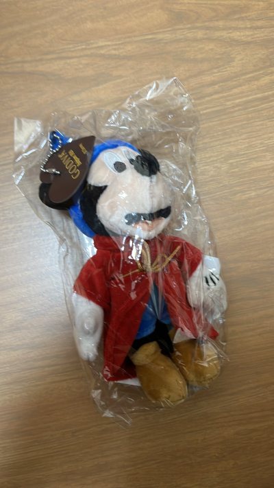 这次到了一个很稀有的风铃摆件，打开真的超级好看，还有几个米奇的小挂件魔法师系列的，之后就是最近的新品胸针，成色都很棒物流也很给力