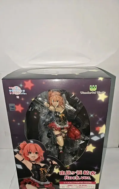 挖煤姬切到的Wonderful Works春物由比滨结衣摇滚团子手办也太绝了！黑红撞色摇滚舞台裙+亮面长靴，标志性双团子发型搭配闪耀发饰，手持麦克风元气起跳的姿态超带感，裙摆褶皱与皮革质感涂装干净，甜元气的摇滚少女气场直接拉满，春物党狂喜收藏！
#挖煤姬
#日淘任意...挖煤姬切到的Wonderful Works春物由比滨结衣摇滚团子手办也太绝了！黑红撞色摇滚舞台裙+亮面长靴，标志性双团子发型搭配闪耀发饰，手持麦克风元气起跳的姿态超带感，裙摆褶皱与皮革质感涂装干净，甜元气的摇滚少女气场直接拉满，春物党狂喜