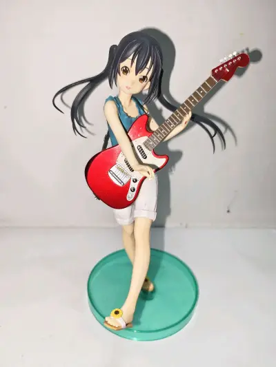 挖煤姬切到的寿屋 BEACH QUEENS 中野梓手办也太绝了！元气双马尾+经典蓝白比基尼，标志性猫耳发箍配件可替换，两种表情脸（微笑/大笑）切换超萌，肌肤阴影与泳装条纹涂装干净细腻，沙滩风地台简约又有氛围感，那个活力满满的梓喵直接被拿捏，轻音厨狂喜收藏！
#挖煤姬...挖煤姬切到的寿屋 BEACH QUEENS 中野梓手办也太绝了！元气双马尾+经典蓝白比基尼，标志性猫耳发箍配件可替换，两种表情脸（微笑/大笑）切换超萌，肌肤阴影与泳装条纹涂装干净细腻，沙滩风地台简约又有氛围感，那个活力满满的梓喵直接被拿捏