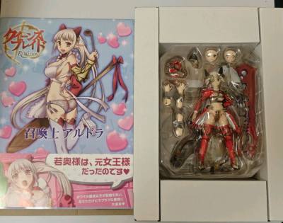 本次分享的是山口式女皇之刃逢魔女王，这款保存完好，可动优秀，造型比较还原，还附带一本精美的画册，感谢挖煤姬让我买到它