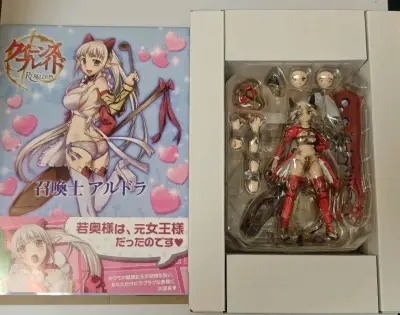本次分享的是山口式女皇之刃逢魔女王，这款保存完好，可动优秀，造型比较还原，还附带一本精美的画册，感谢挖煤姬让我买到它