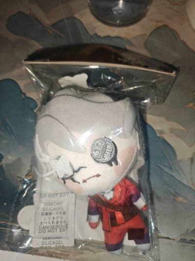 超级超级可爱的红衣人努努，是全新未拆的，崭新的，萌萌的努努，和推理在一起非常般配，豆豆，豆豆我们喜欢你