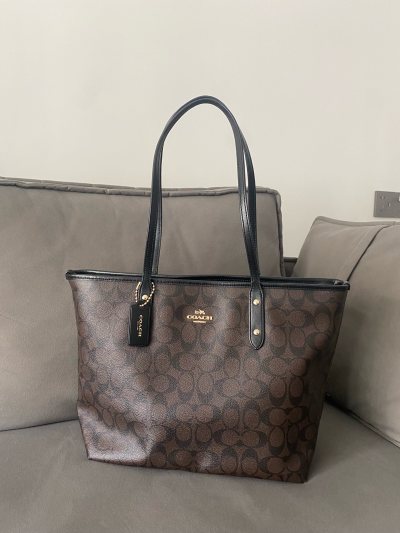 特别钟爱拍立得，看到这款富士的mini 20马上就拍下来了，还切了一个蔻驰的包包，非常有质感，这次购物体验满满，非常感谢