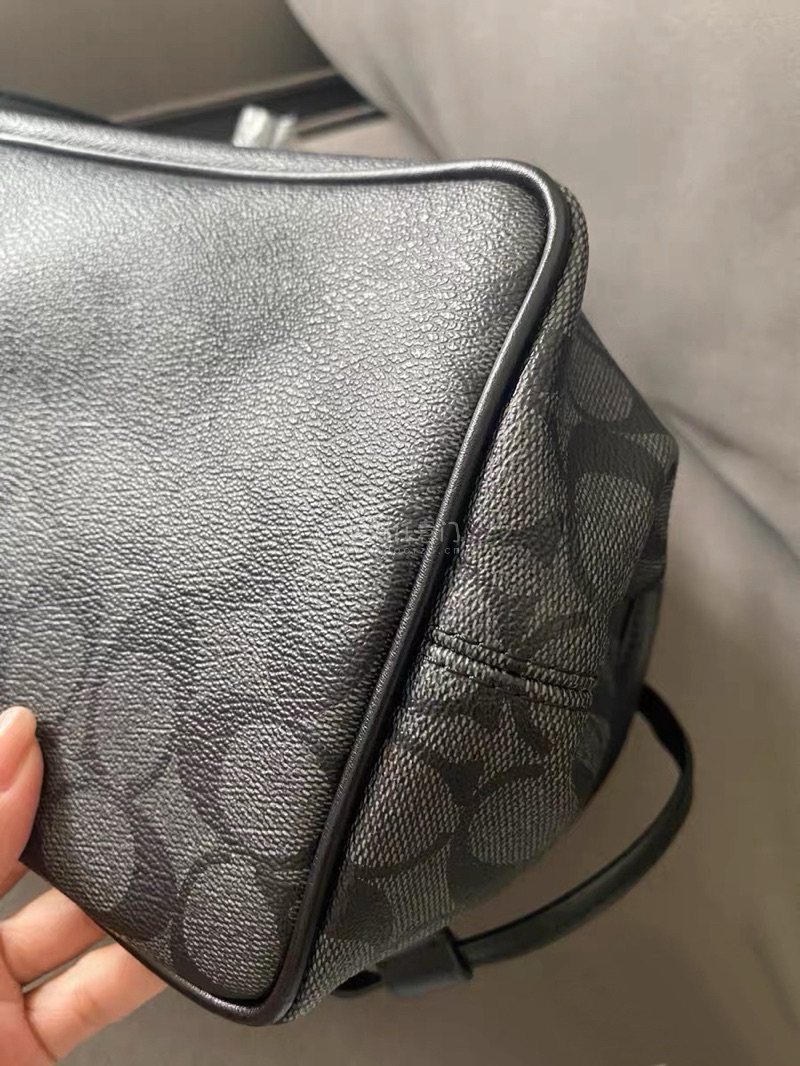 多次切煤，这一次切了两个蔻驰的包包，有一个有瑕疵，没有注意看，另外一个非常的完美，保存得很好，物流包装很好，没有损坏，很满意