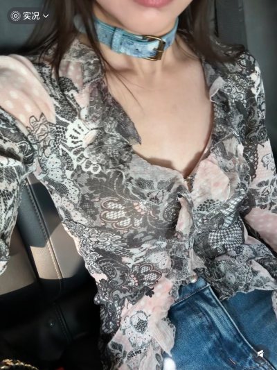 淘了许多美丽古着衣服，真的好惊喜！香香的，每件都好好看，太开心了！挖煤姬淘真的好方便，物流也很快，特别值得推荐！