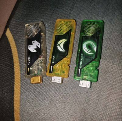 很好价了属于是，比国内便宜，国际物流费用比较多，算上物流费用才和国内差不多
卖家包得很好，三个小东西包得里三层外三层，拆快递盒就废了我不少力气hhhhh