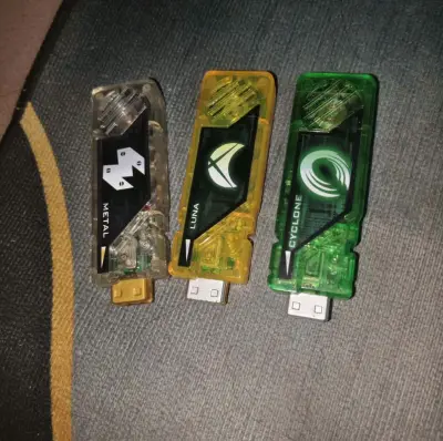 很好价了属于是，比国内便宜，国际物流费用比较多，算上物流费用才和国内差不多
卖家包得很好，三个小东西包得里三层外三层，拆快递盒就废了我不少力气hhhhh