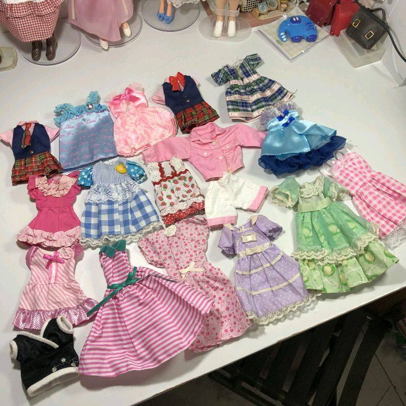 日淘安全下车～包装很严实，没有压损。娃娃品相很好，妆面干净，关节活动顺畅，颜值超在线。娃衣做工精细，面料舒服，版型合身，细节很到位。整体和图片一致，无瑕疵，物流也比预期快，非常满意，会回购！