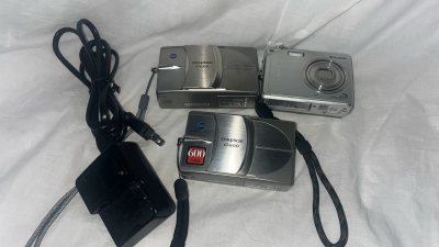 三月第三弹CCD安全下车✨
两台美能达G600 + 一台富士V10
海运二十多天稳稳到手，体验感超棒～
复古质感+日系色彩，又多了几位拍照搭子
快乐就是这么简单～??