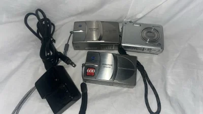 三月第三弹CCD安全下车✨
两台美能达G600 + 一台富士V10
海运二十多天稳稳到手，体验感超棒～
复古质感+日系色彩，又多了几位拍照搭子
快乐就是这么简单～??