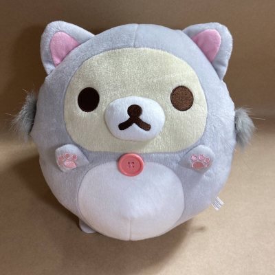 这次入手的轻松熊周边都太可爱了，每一件都戳中我的萌点！
趴趴款胸针：软萌的趴姿造型，绒毛细腻，别在衣服或包包上，瞬间增添可爱氛围。
这些轻松熊周边做工都很扎实，没有多余线头，毛绒材质亲肤不掉毛，无论是自用还是送人都很合适。看着这些软乎乎的小家伙，一整天的疲惫都被治愈...这次入手的轻松熊周边都太可爱了，每一件都戳中我的萌点！
趴趴款胸针：软萌的趴姿造型，绒毛细腻，别在衣服或包包上，瞬间增添可爱氛围。
这些轻松熊周边做工都很扎实，没有多余线头，毛绒材质亲肤不掉毛，无论是自用还是送人都很合适。看着这些软乎乎的