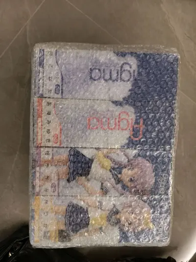 非常不错的一次购买体验，从发货到拿到手速度特别快，而且打包非常给力，可爱的泉此方、柊镜、柊司、美幸到手啦！从很早以前就想买了，幸好找到了挖煤姬这个软件，让我如愿以偿！